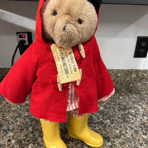Paddington Bear wTag Darkest Peru to London with Red Coat & Yellow 1977 Boots